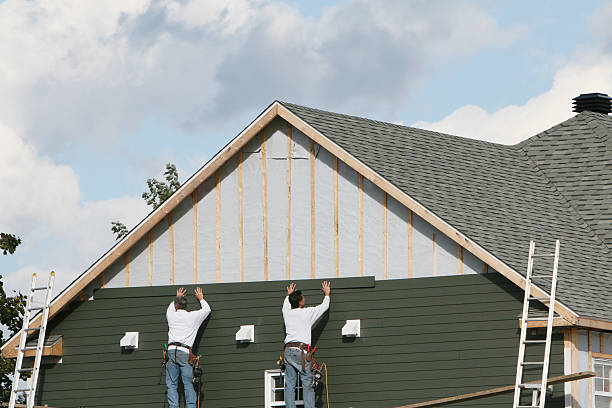 Professional Siding technician working in Plainfield, IL